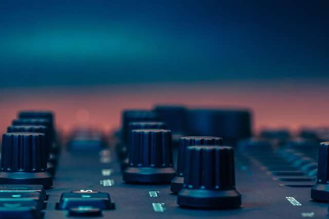 Elementary OS vs. Linux Mint: A Deep Dive into User-Friendly Linux Distributions — AI-generated illustration