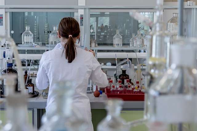 FDA Scientists Raise Concerns Over Peptide Efficacy, Safety Ahead of Key Panel Review — AI-generated illustration